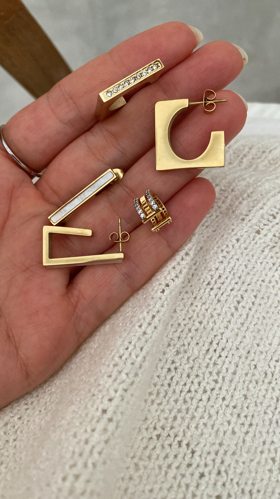 Sedefli Model - Sırataş Model - Kıkırdak Model Gold Çelik Küpeler