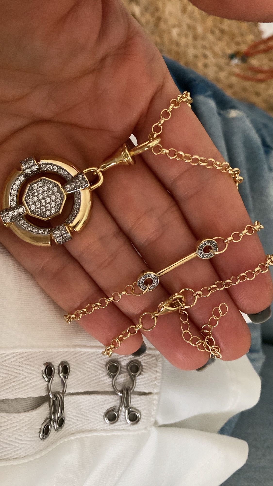 Kırmızı Pullu Model - Madalyon Model - TasarımUzun Model özel seri ithal Kolyeler - Görsel 4